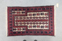 Oriental rug 138cm x 82cm.