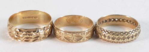 3 x 9ct gold fancy wedding rings / bands, gross weight 7.87g. Sizes N,P & S. Two fully hallmarked,