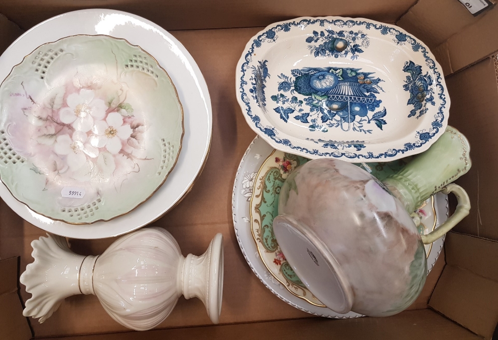 A mixed collection of ceramic items to include Belleek vase, 6 harmony china dinner plates, Ethal