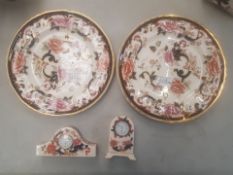 Masons blue mandalay pattern items to include Two wall plates and two mantle clocks (4)