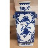 Large oriental blue and white vase with Dogs of Fu masks, 6 character mark to base (height 33cm)
