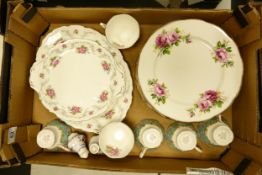 A mixed collection of items to include Royal Albert American Beauty patterned dinner plates,