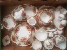 Royal Albert Old Country Roses pattern tea and dinner ware items to include side plates, saucers,