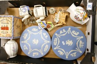 A mixed collection of items to include Wedgwood jasperware wall plates, Wedgwood glass owl