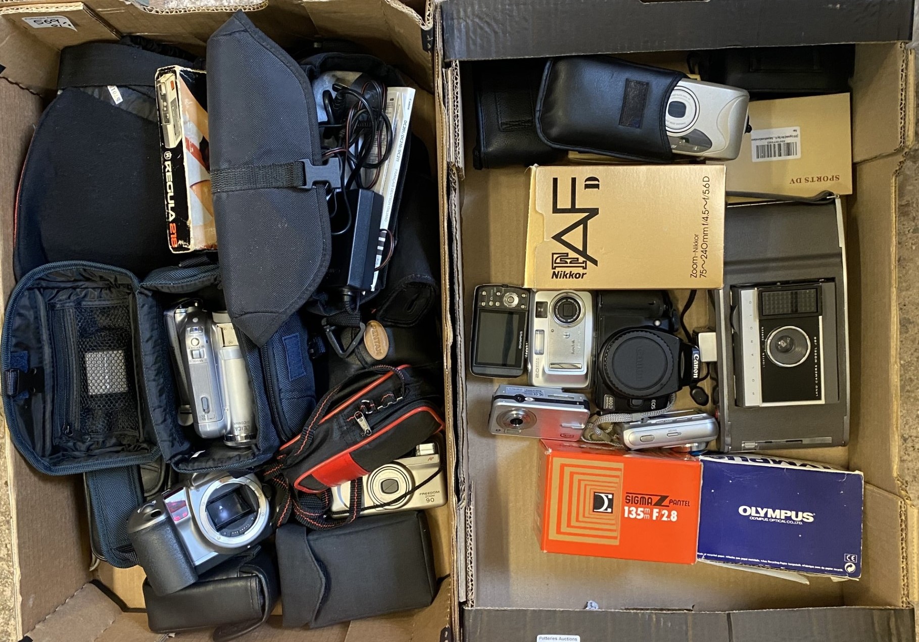 A mixed collection of camera equipment to include Polaroid J66 Land Camera...