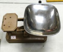 Berry & Warmington metal weighing scales
