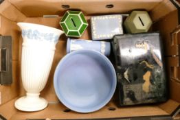 Good tray lot of Wedgwood including large Queensware vase, large jasperware bowl, 2 x money