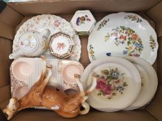 A mixed collection of ceramic items to include Aynsley Decorative plate, Wedgwood plate and Wedgwood