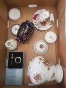 A mixed collection of ceramic items to include Wedgwood vase, boxed Wedgwood wine bottle stopper,