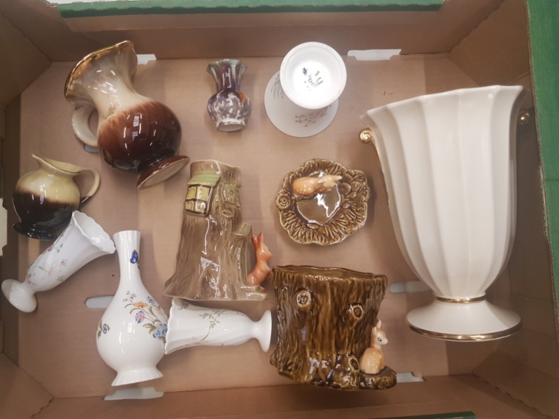 A mixed collection of ceramic items to include Eastgate and slyvac flora and fauna, wedgwood