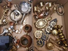 A mixed collection of metalware items to include trivets, Indian brass goblets, miniature fireside