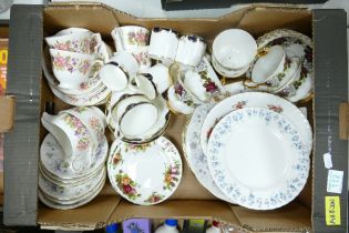 A mixed collection of items to include floral decorative tea ware