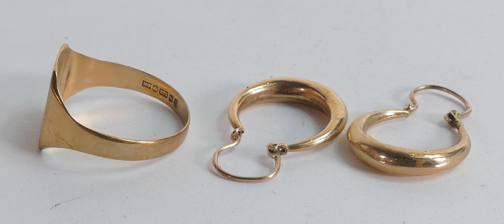 Hallmarked 9ct gold signet ring & pair 9ct earrings, gross weight 3.6g - Image 3 of 3