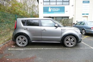 A Silver KIA Soul 1.6 CRDi Maxx, 5dr Hatchback. Mileage: 19,515. Diesel Engine, Manual transmission,