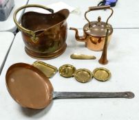 A collection of copper items to include coal scuttle, hunting horn, warming pan etc (4)
