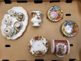A mixed collection of ceramic items to include Royal Albert Old Country Roses miniature tea set, 2