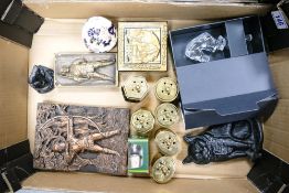 A mixed collection of items to include Marcus Designs resin plaque, Rosenthal Horses Head them