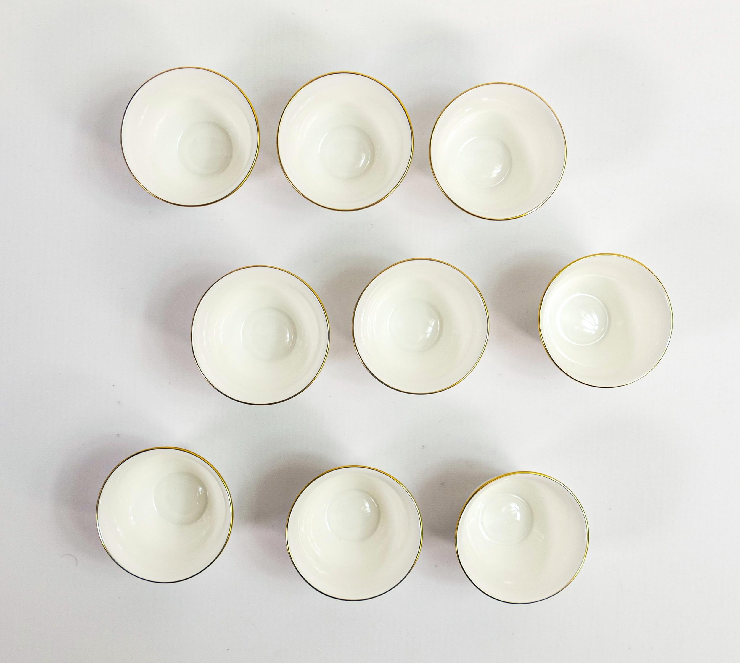 De Lamerie Fine Bone China heavily gilded crested tea bowls, specially made high end quality - Image 3 of 3