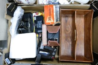 A mixed collection of items to include Agfa Billy Bellows Camera, Olympus Trip Compact Camera,