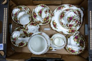 Royal Albert Old Country Rose Patterned 21 piece tea set & addition Cake plate