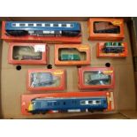 A collection of Hornby & Triang Hornby 00 gauge scale models to include R.426 Pullman Parlour car,