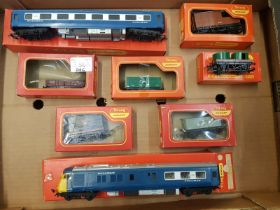 A collection of Hornby & Triang Hornby 00 gauge scale models to include R.426 Pullman Parlour car,