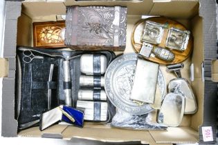 A mixed collection of items to include gents cased btravelling wash set, carved wooden box,