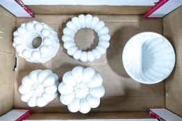 Shelley jelly moulds to include fluted bowl, russell x 2, voctoria and westminster ( 5 pieces)