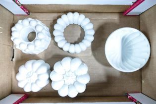 Shelley jelly moulds to include fluted bowl, russell x 2, voctoria and westminster ( 5 pieces)