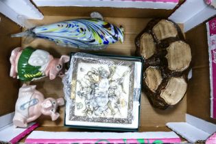 A mixed collection of items to include boxed Kingdom harmony plaque, glass fish vase, Natwest pigs