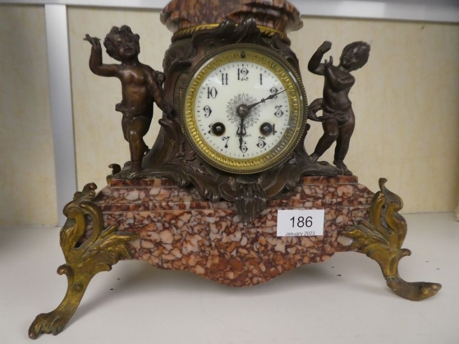 A late 19th century French marble mantle clock having Spelter figures of lady and cherubs, after Mor - Bild 4 aus 5