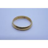 22ct yellow gold wedding band marked 22, size M, approx 2.5g