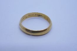 22ct yellow gold wedding band marked 22, size M, approx 2.5g