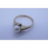 9ct yellow gold ring set with a single pearl, marked 375, size K, approx 2.2g