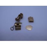 9ct gold typewriter charm, 9ct gold car charm 9ct gold bible charm, etc, 10.6g approx