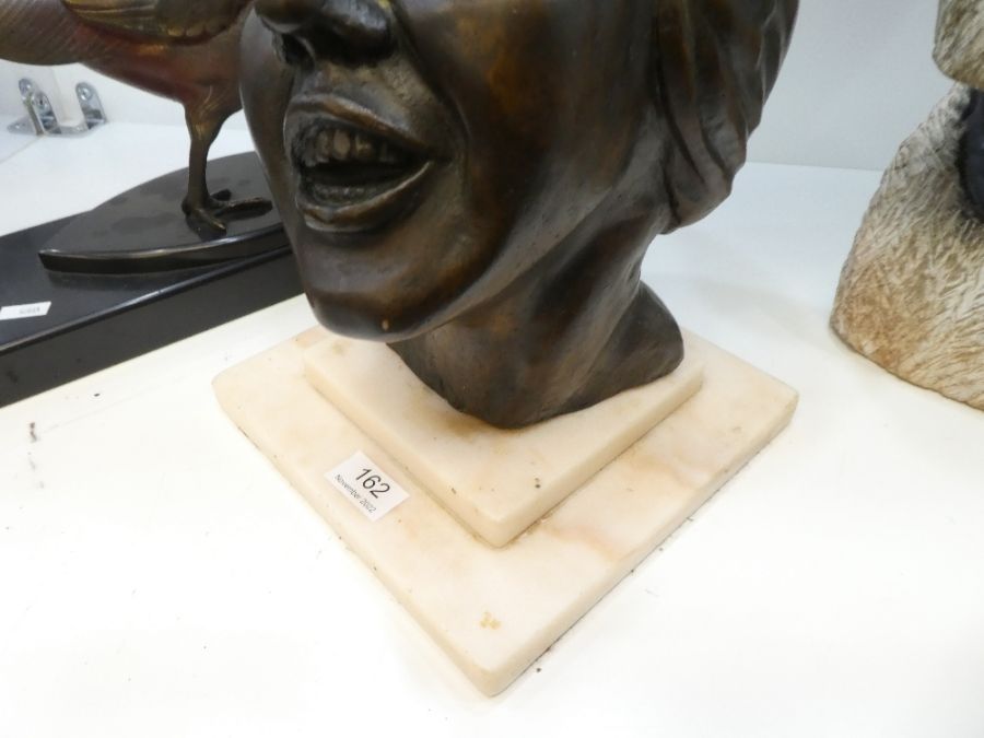 A bronze bust of female laughing on square alabaster base, unsigned, probably mid 20th century, 36cm - Bild 3 aus 7