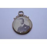 9ct gold framed circular open circular portrait locked with photograph sailor and gentleman, frame m
