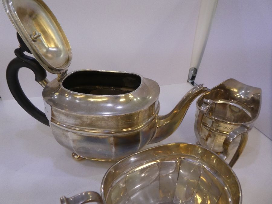 A London silver tea service by James Hardy and Co.  Comprising a teapot, sugar bowl and milk jug on - Image 6 of 7
