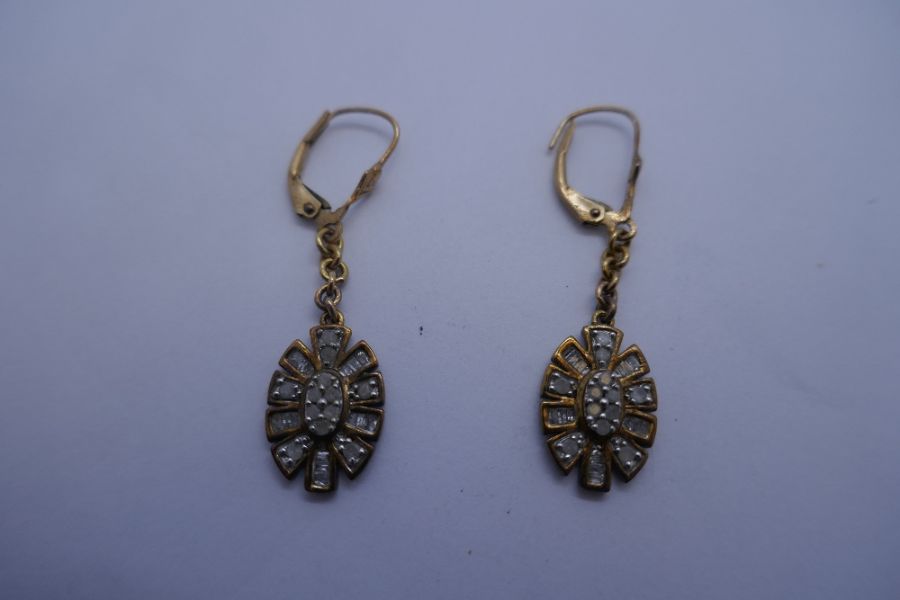 Pair of 9ct yellow gold pretty drop earrings, with oval sectional panels set with diamond chips, mar - Image 2 of 2