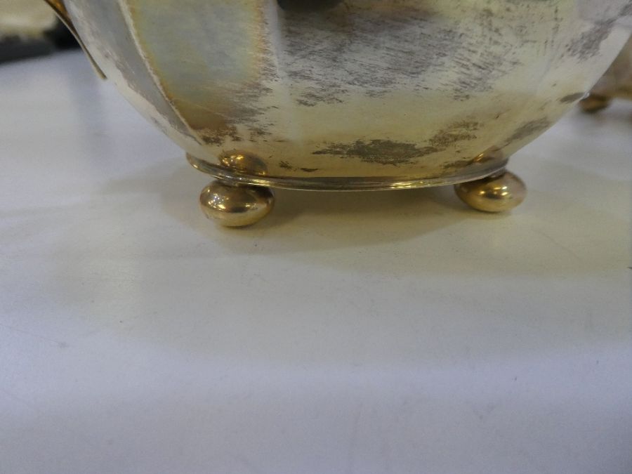 A London silver tea service by James Hardy and Co.  Comprising a teapot, sugar bowl and milk jug on - Image 7 of 7