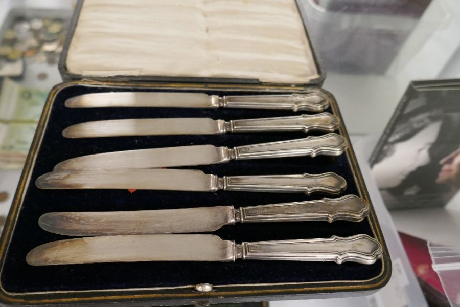 A quantity of six cased silver handled knives, Sheffield 1917, Yates Brothers - Image 2 of 2