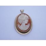 9ct yellow gold mounted cameo pendant/brooch depicting side profile of female bust, 3cm x 2cm, signe