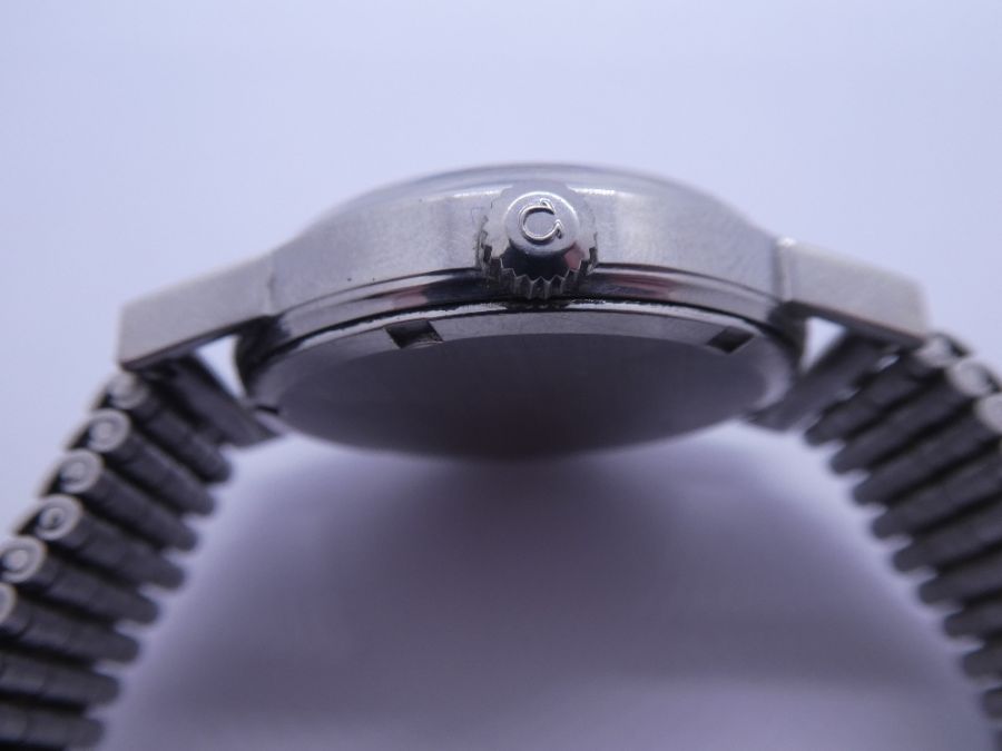 OMEGA, a gent's Stainless Steel Omega Geneve wristwatch, with silvered dial, baton markers and date - Image 5 of 5
