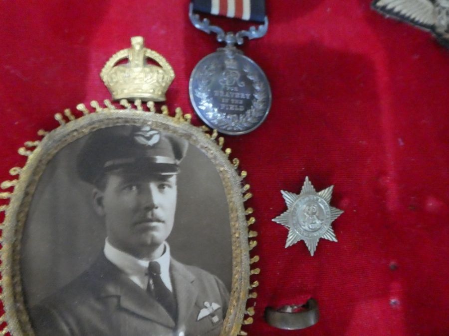 Of Military interest; a George V World War I medal for Bravery in the Field, military badges and eph - Image 2 of 4