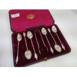 A cased set of Edwardian six silver Apostle teaspoons having wrythen handles. Hallmarked Birmingham