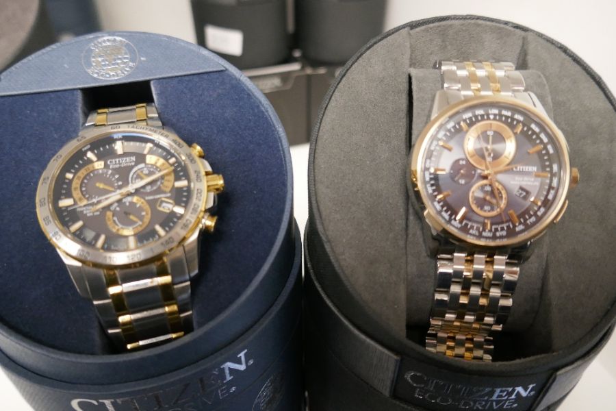 A pair of Citizen Eco-Drive watches case no.s E650-SO75157 and H804-SO99382 (Bracelet not connected)