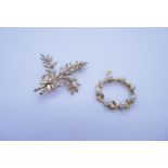 9ct yellow gold brooch in the form of fern leaves tied with a bow, marked 375 applied with 8 seed pe
