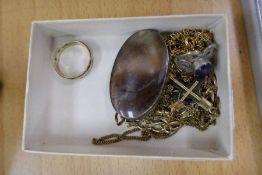 Small quantity of jewellery including silver ring, Agate brooch, etc
