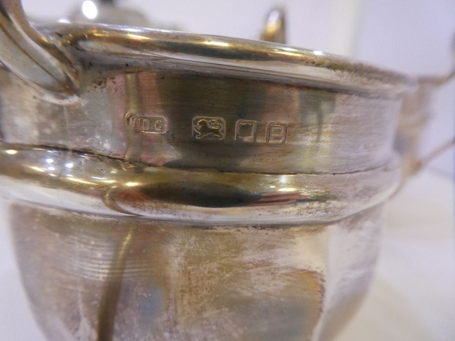 A London silver tea service by James Hardy and Co.  Comprising a teapot, sugar bowl and milk jug on - Image 3 of 7