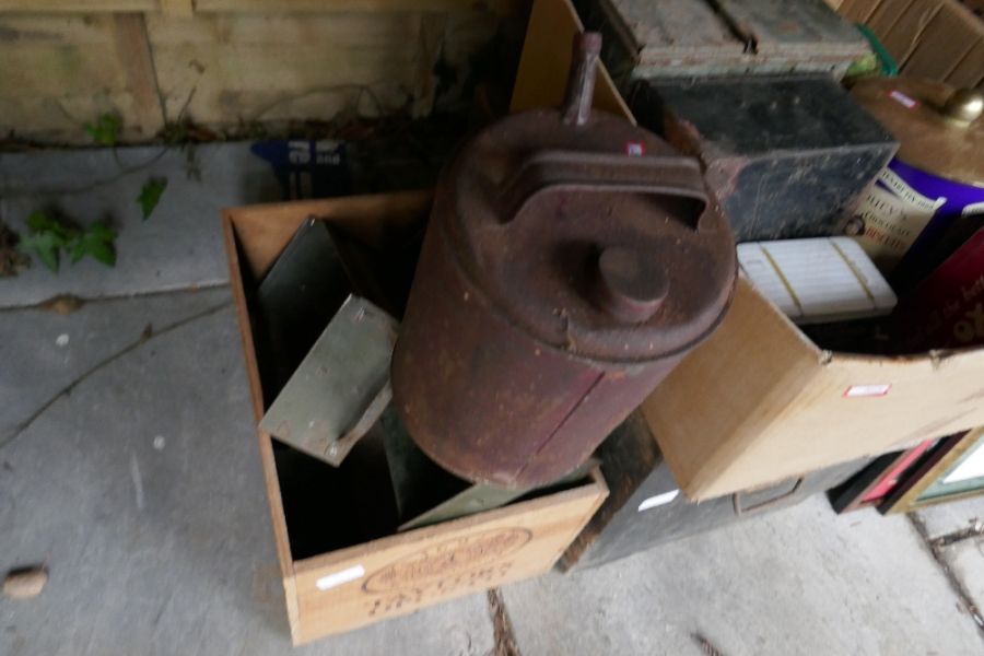 A sundry lot including tins and metalware - Image 3 of 4